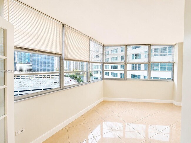 Photo - 825 Brickell Bay Dr Unit 1245