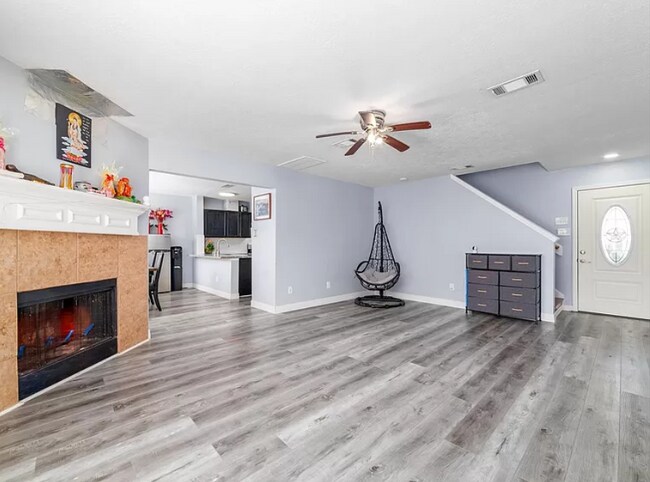 Photo - 10207 Revelstoke Dr