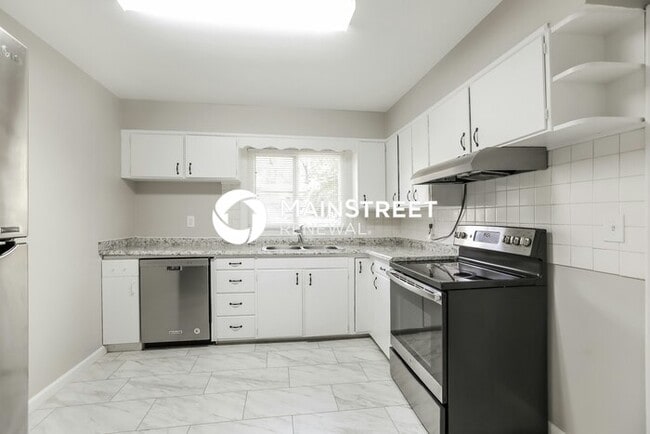 3 Bedroom Pet-Friendly Home in RAYTOWN, MO with Main Street Renewal