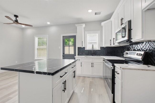 Photo - 4719 Mallow St