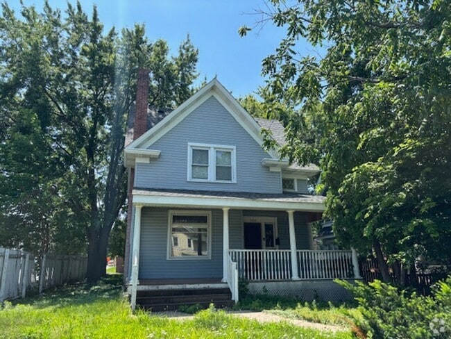 Building Photo - Four-Bedroom Single Family Home in Merriam...