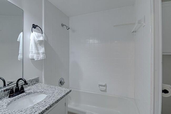 Photo - 639 S Poplar St Apartment Unit 639-D