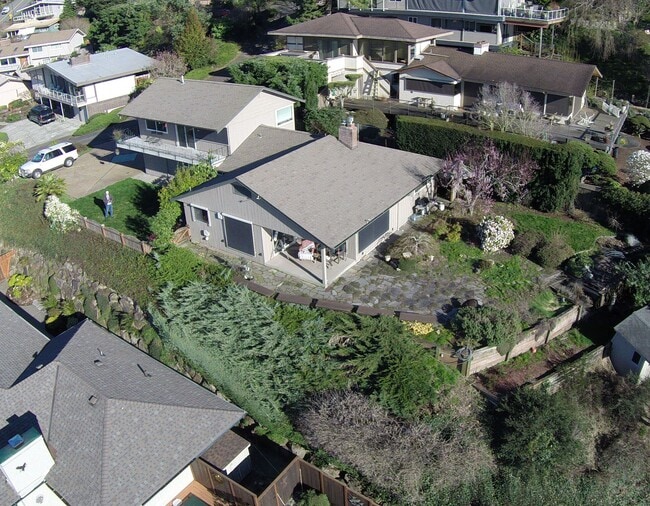 Photo - 12637 Shorewood Dr SW