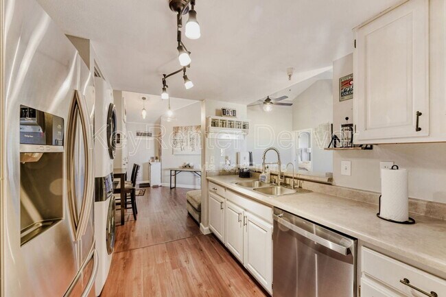 12304 W Cross Dr Unit 302