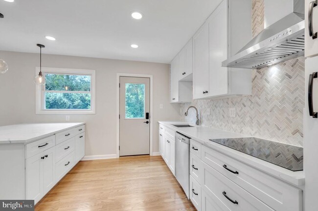Photo - 9902 Holmhurst Rd