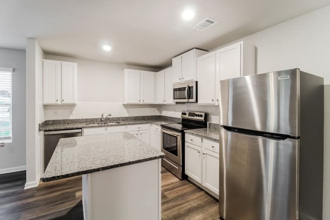 Photo - 392 Amelia Ln