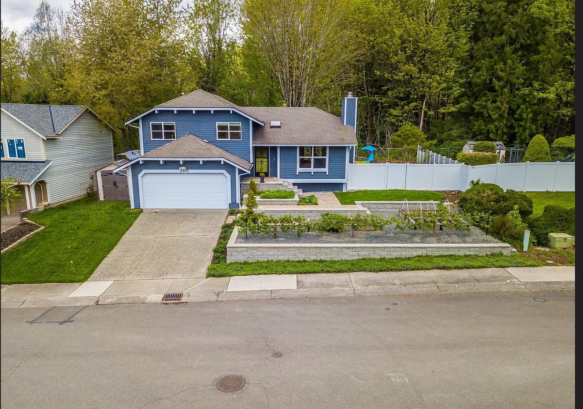 Photo - 11002 NE 135th Pl (Kirkland, WA)