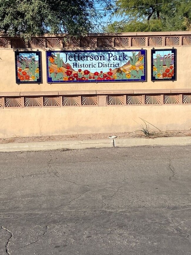 Building Photo - Close to Banner - Single Family - Huge Yard