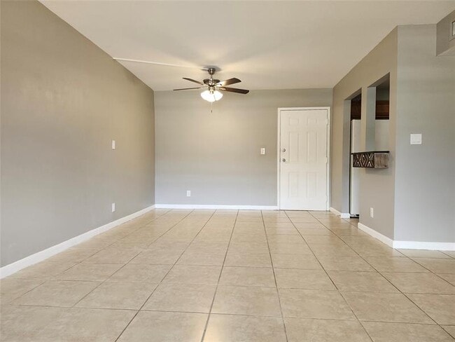 Photo - 475 SE 8th St Unit 117