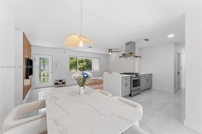 Photo - 251 N 71st Ave