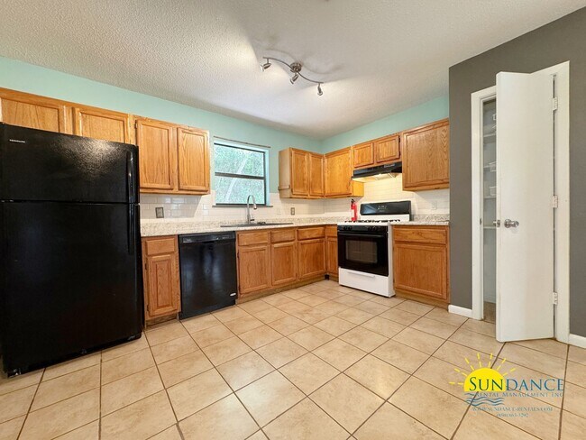 Photo - Spacious 3 Bedroom Home in Mary Esther!