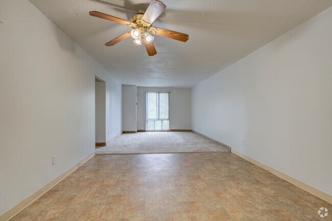 2 habitaciones, 1 baño, 877 pies cuadrados, sala de estar y comedor
