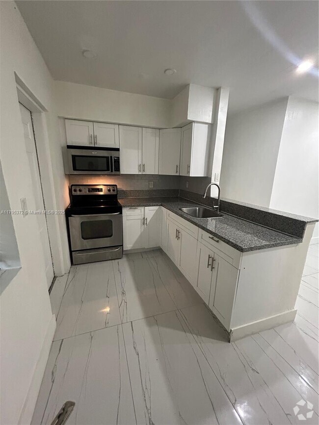 Building Photo - 2135 NE 170th St Unit 1 Rental