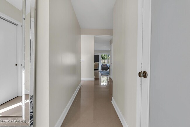 Photo - 215 W Morgan Ave