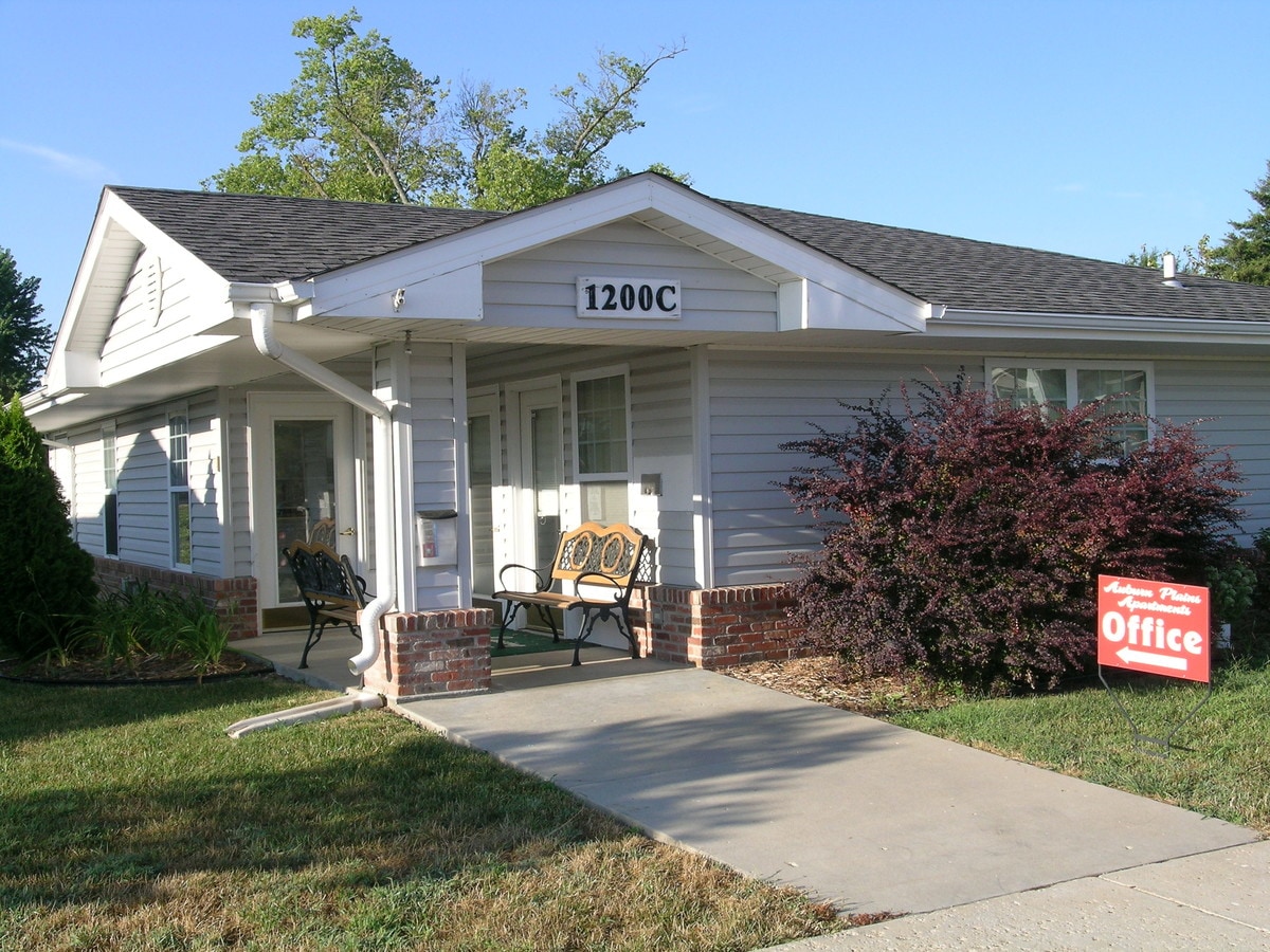 Auburn Plains Apartments Auburn, KS