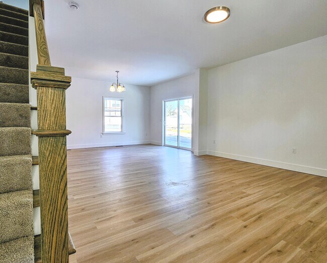 Photo - 398 Hensley St