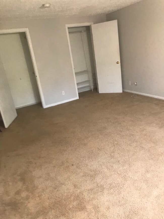 Master bedroom, 2 closets - 32 Sequoia Ct Unidad 32