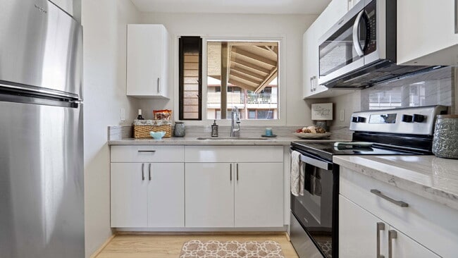 Photo - Renovated 2br/1ba/2pkg 3rd Fl Townhome Unit 312