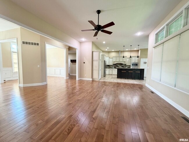 Photo - 1805 Blue Stone Dr