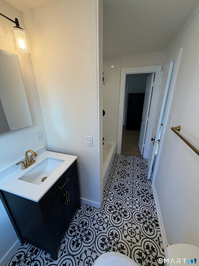 Photo - 473 Amity Rd