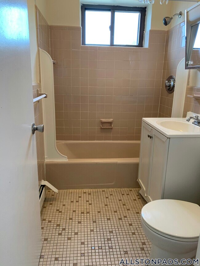 Photo - 26 Allston St Unidad 13