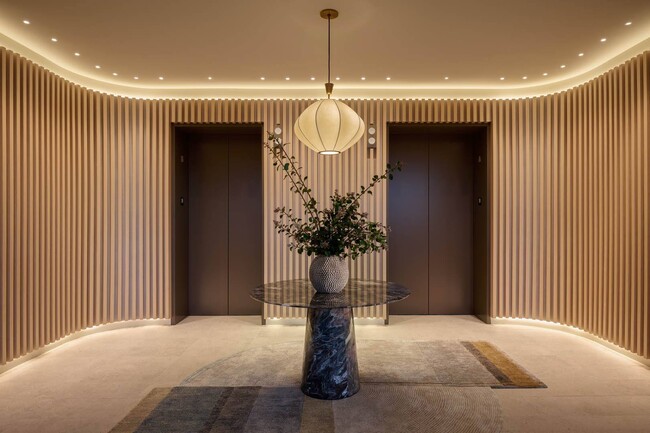 490 Avenue of the Palms