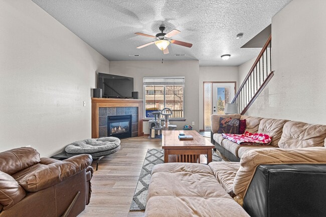 Photo - 1556 Burr Dr