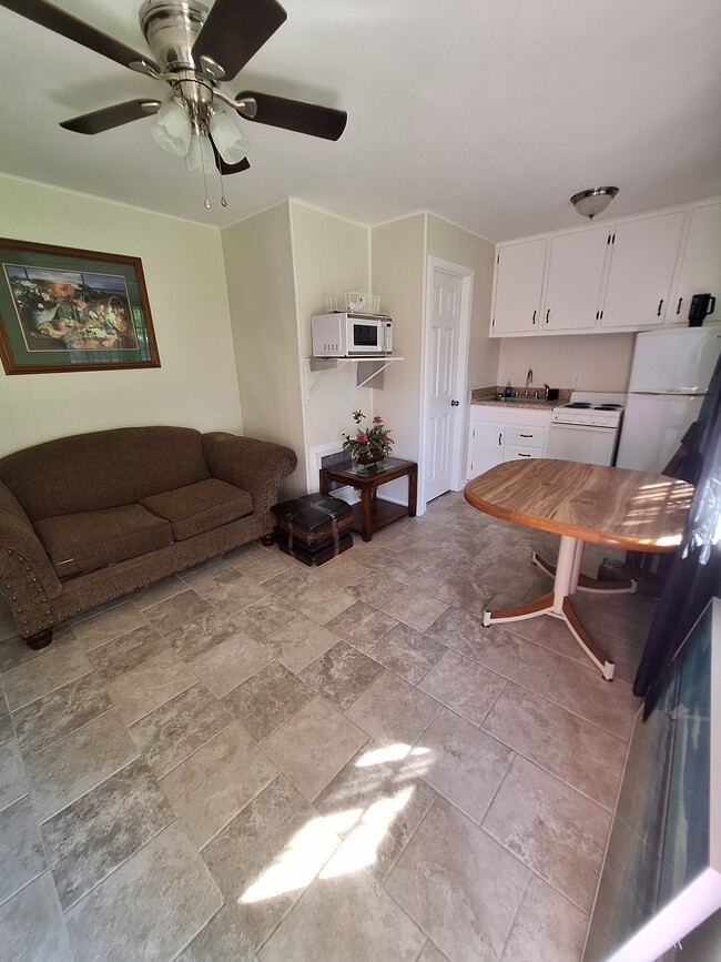 Photo - 321 W 5th St Unit D