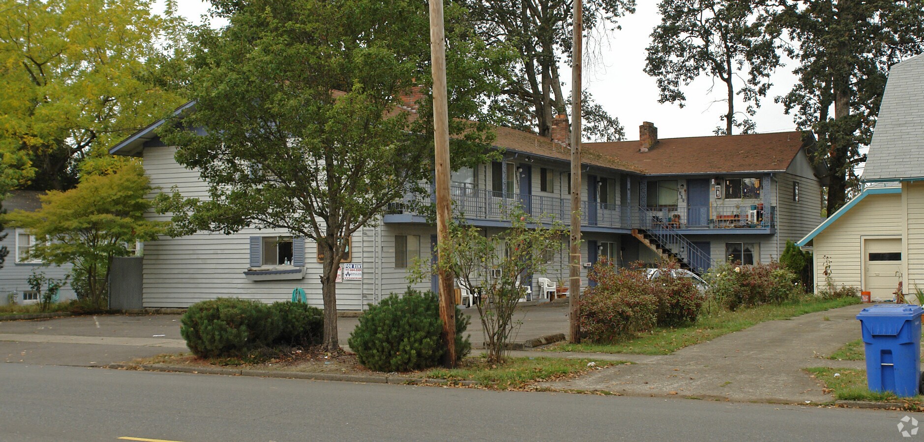 Golden Oaks Apartments - Golden Oaks Apartments