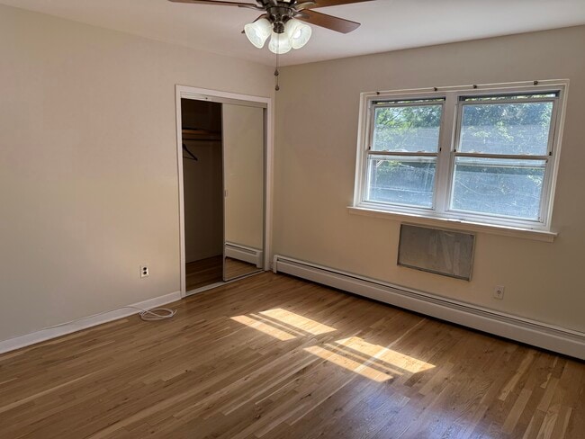 Building Photo - 722 Throggs Neck Expy Unit 3 Bedroom