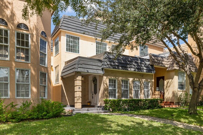 Elegant 3-Bedroom TownHome in Gated Community - Elegant 3-Bedroom TownHome in Gated Community