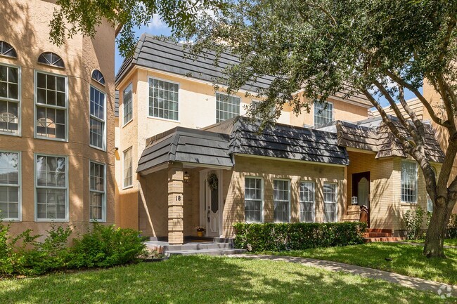 Building Photo - Elegant 3-Bedroom TownHome in Gated Community