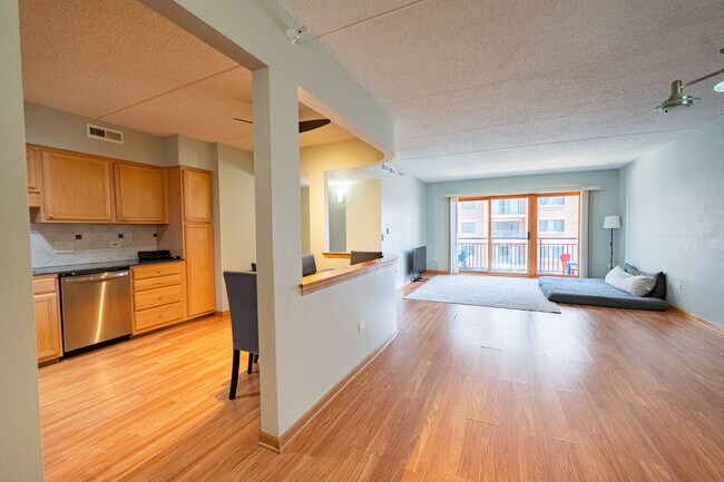 Photo - 770 Pearson St
