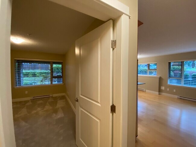 257 Moilliet St S