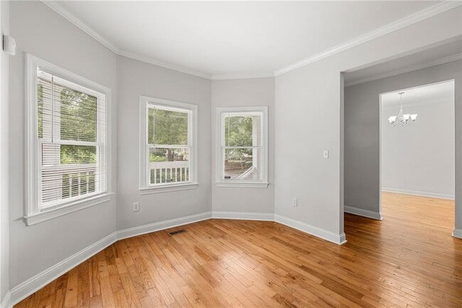 Photo - 980 Violet St SE