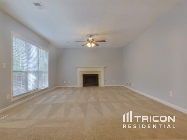 Photo - 291 Crestworth Crossing