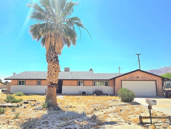 Building Photo - 3 Bedroom 2 Bathroom Home