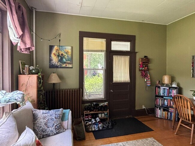 Photo - 427 6th St SE Unidad 1