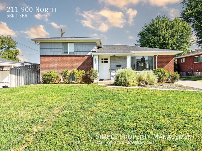 Building Photo - 211 900 N