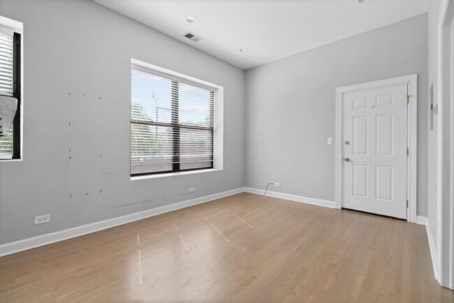 Photo - 948 N Washtenaw Ave Unit 2N