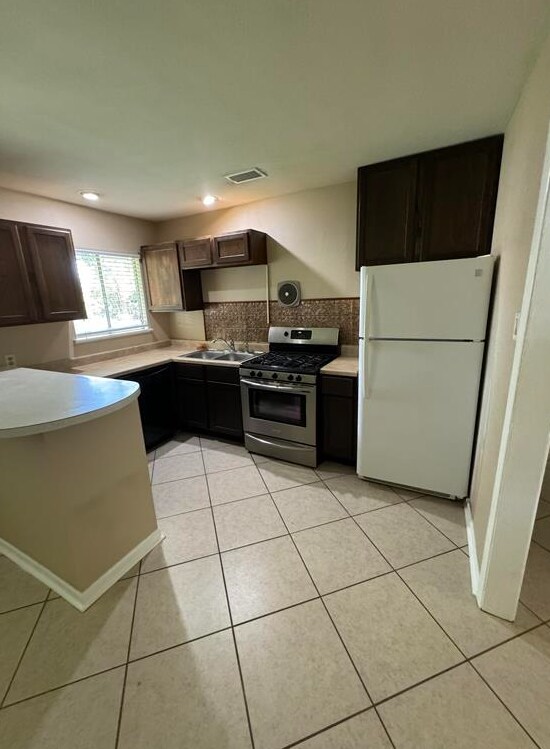 Photo - 165 Smelker Ave