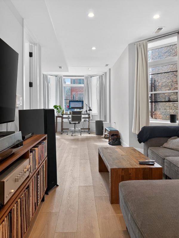 Photo - 2818 W Fletcher St Unidad B