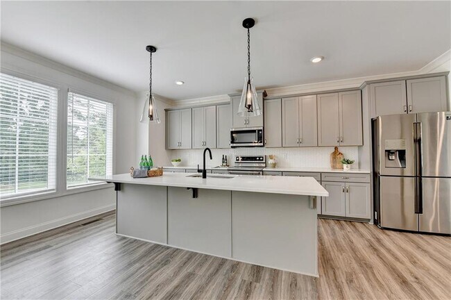 Photo - 6892 Roswell Rd NE