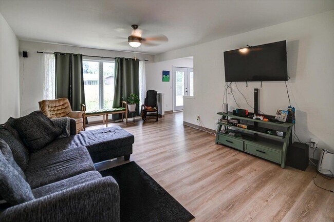 Photo - 2305 McKenna Blvd