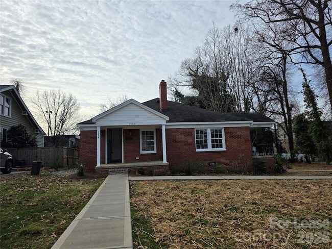 Photo - 1953 Woodcrest Ave