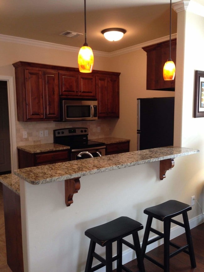 Oakcrest Townhomes - Oakcrest Townhomes