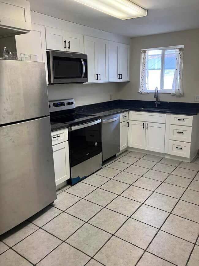 Cocina principal - 922 S Lake St Unidad 2