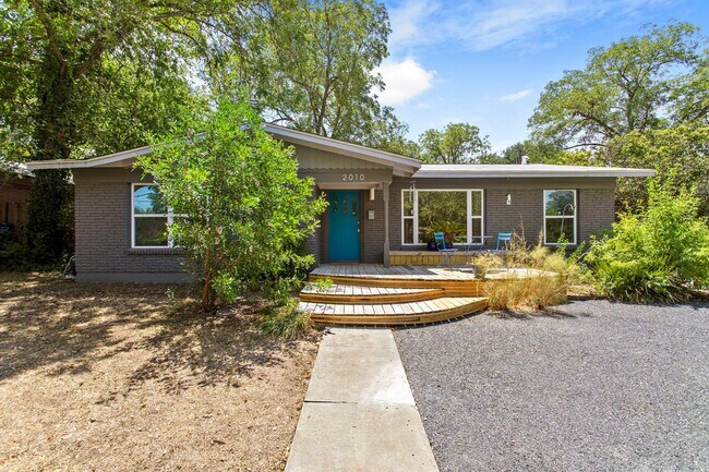 Building Photo - CONTEMPORARY HOME IN ALAMO HEIGHTS