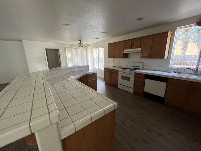 Photo - 328 Roadrunner Dr