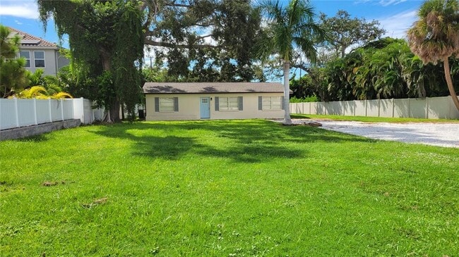 Building Photo - 3932 Sunshine Ave